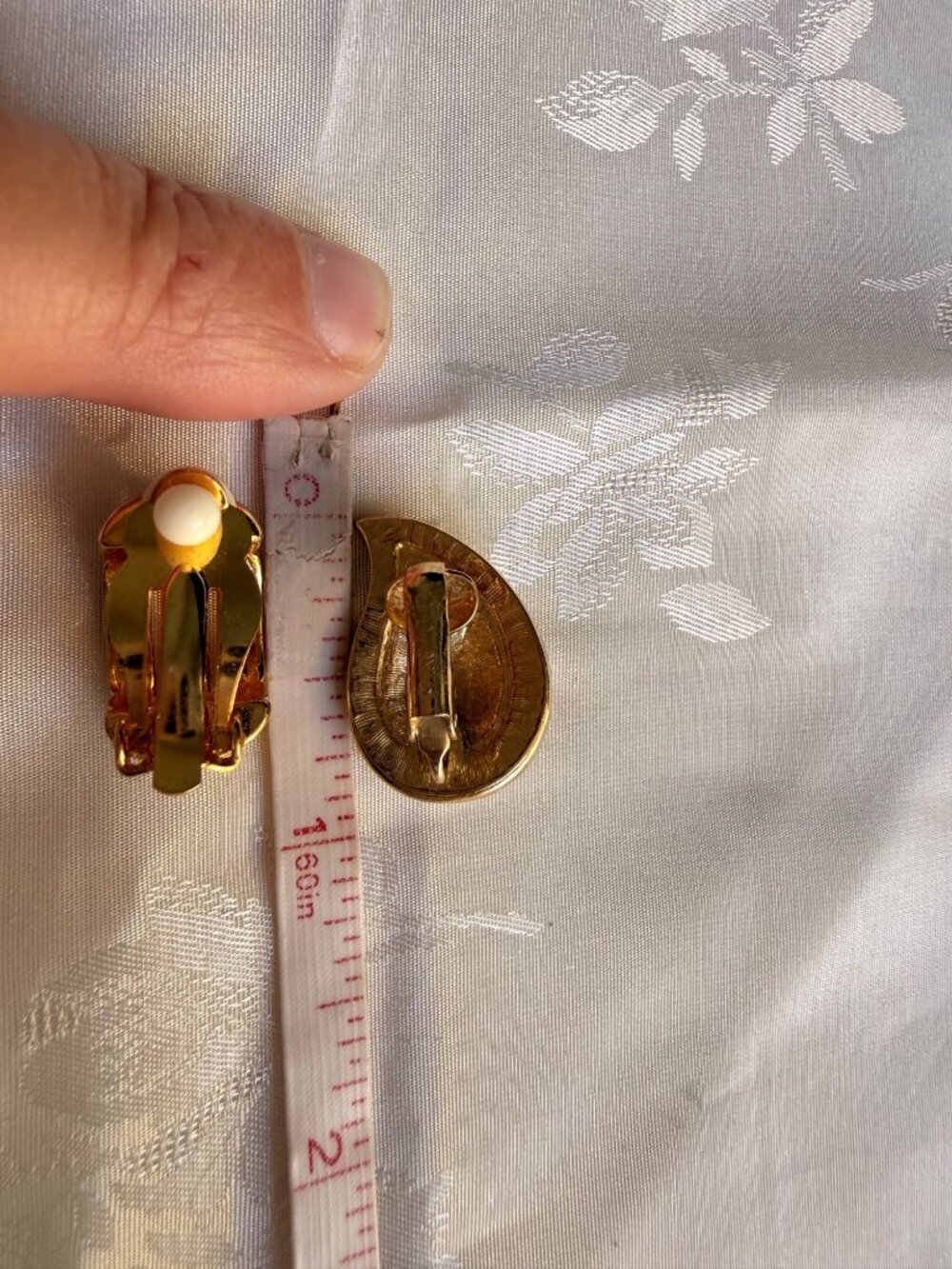 2 Pairs - Vintage GoldTone Clip-On Earrings - Paisly Multi-color & Green Striped - Picture 5 of 8